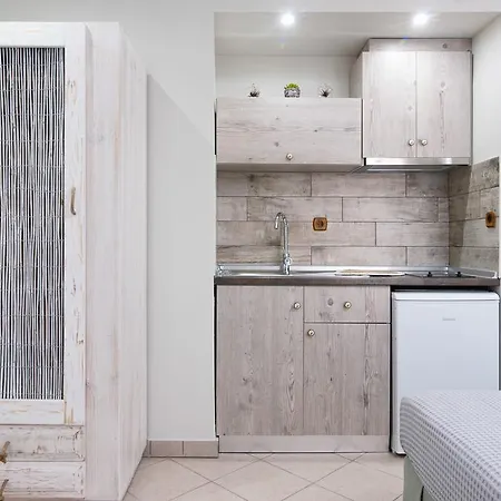 Ioanna Apartment Potos